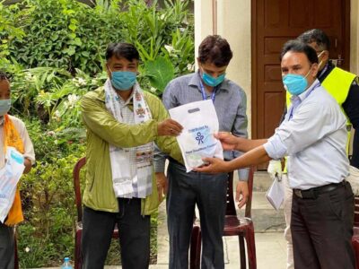 सञ्चारकर्मीलाई स्वास्थ्य सामग्री वितरण